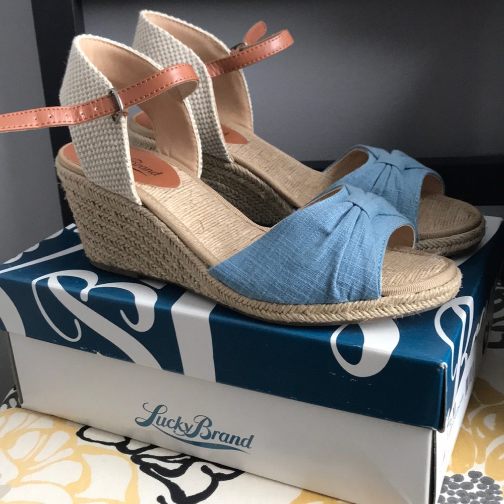 Lucky Brand size 7 1/2 sandals